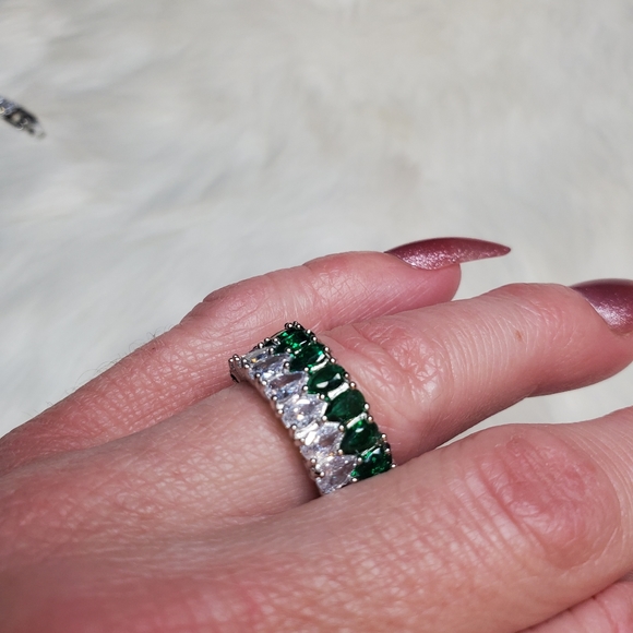 Cz & peridot Gemstone band ring - Picture 3 of 12